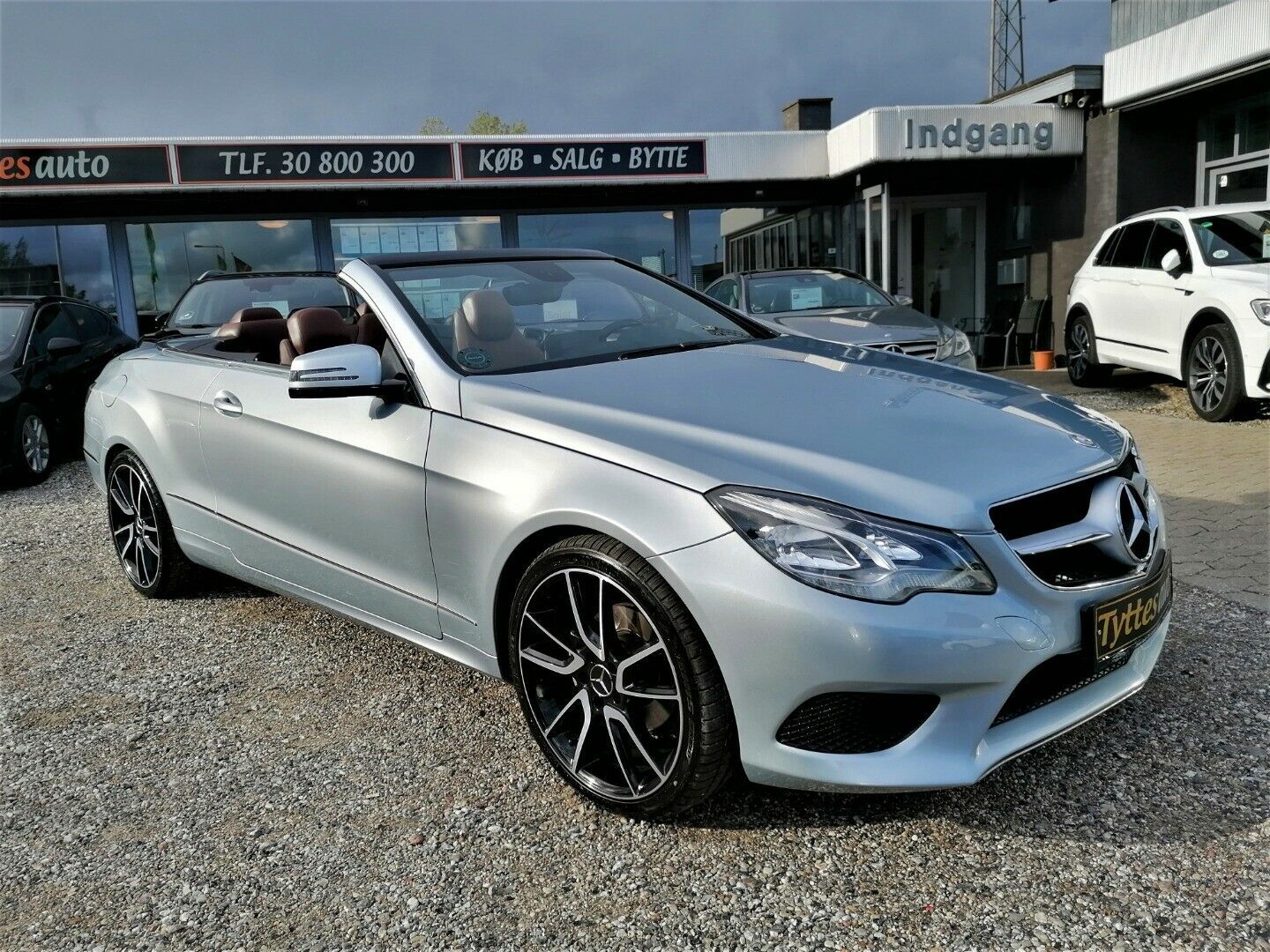 Grå Mercedes E220 fra 2014