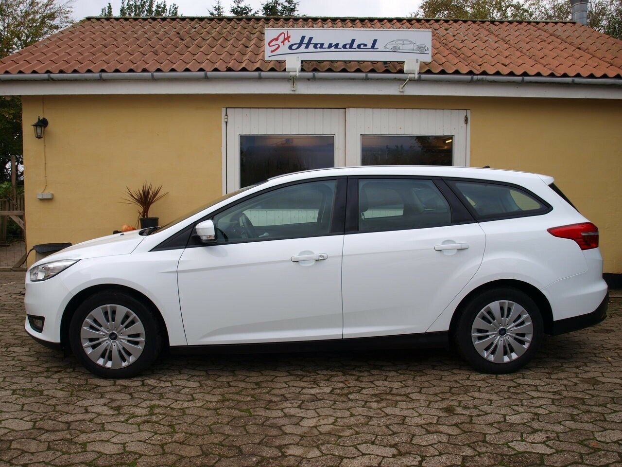 Hvid Ford Focus fra 2017