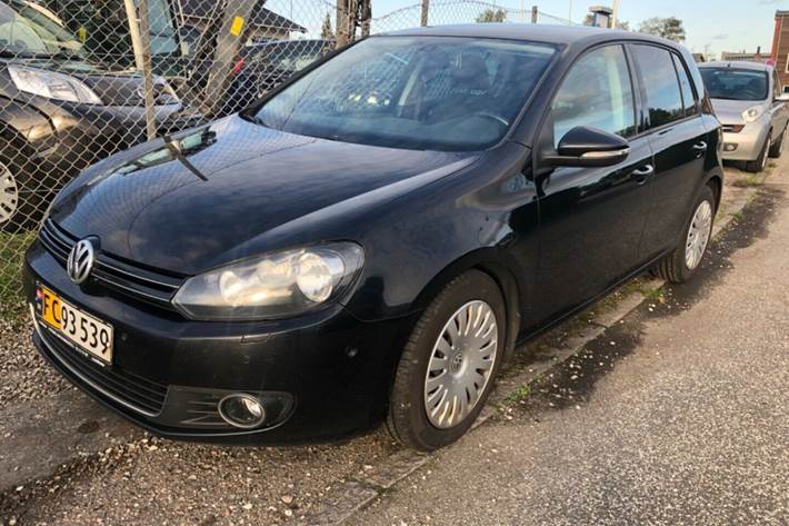 Grå VW Golf VI fra 2010