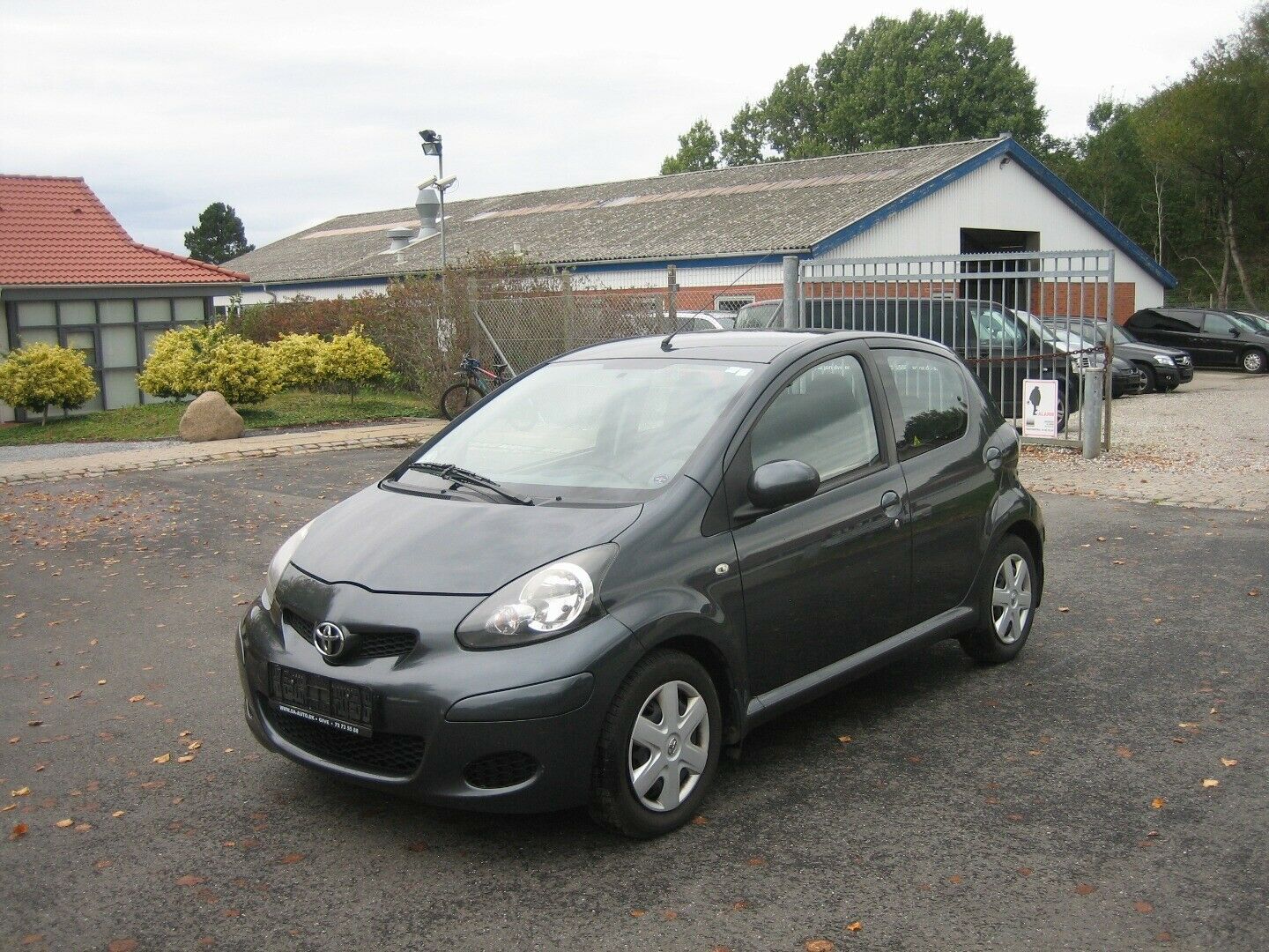 Grå Toyota Aygo fra 2011