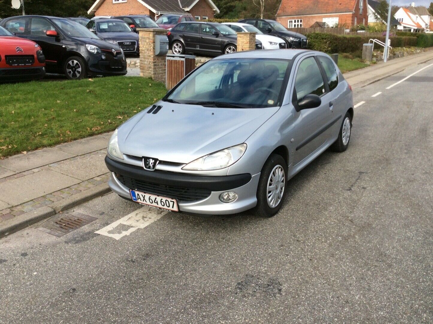 Grå Peugeot 206 fra 2000