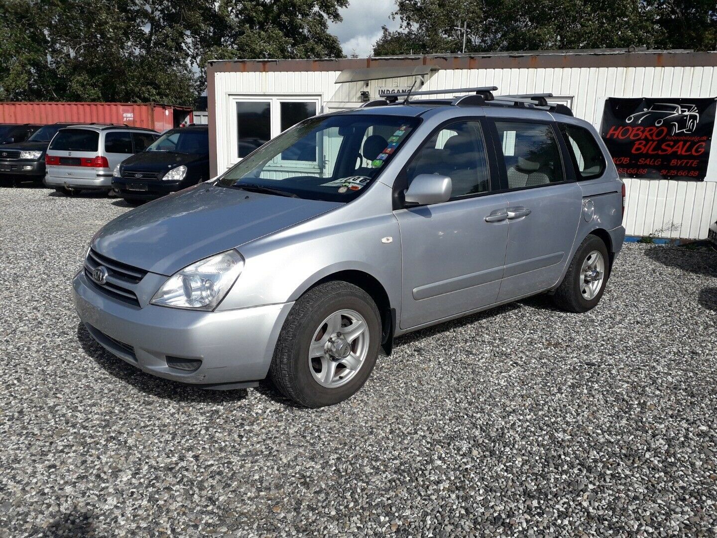 Grå Kia Carnival fra 2007