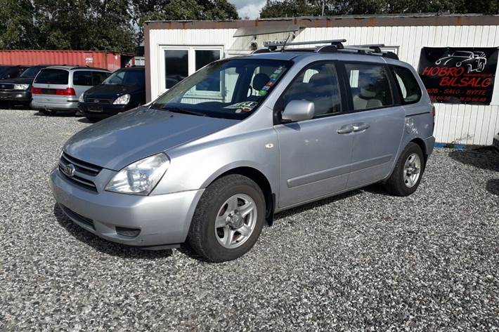 Grå Kia Carnival fra 2007