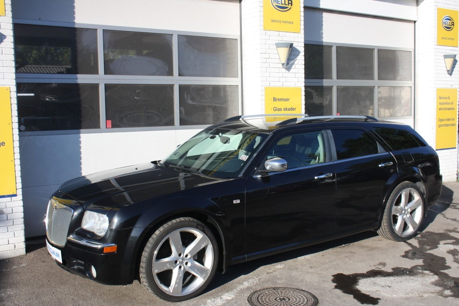 Grå Chrysler 300C fra 2007