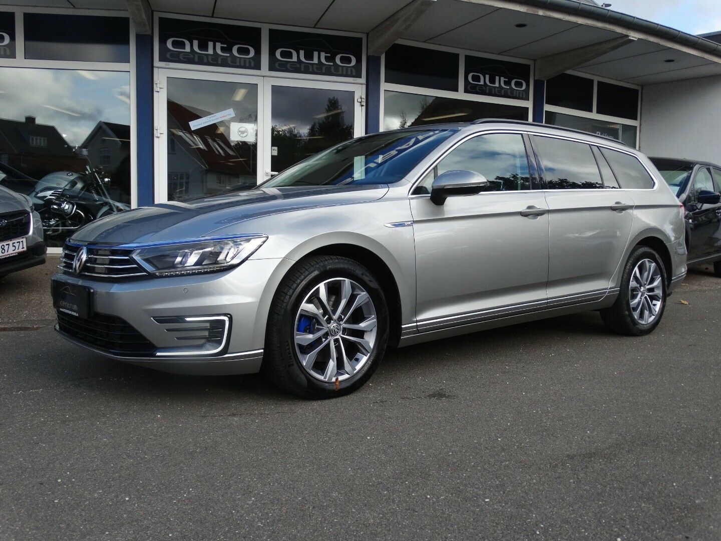 Grå VW Passat fra 2017