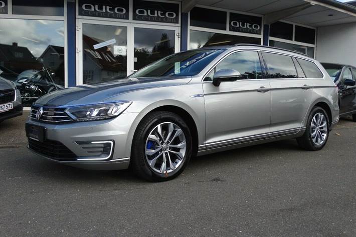 Grå VW Passat fra 2017