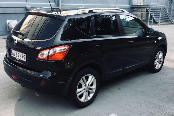 Sort Nissan Qashqai fra 2011