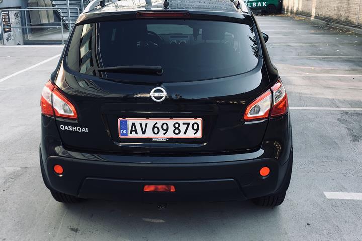 Sort Nissan Qashqai fra 2011