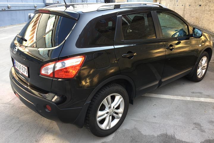 Sort Nissan Qashqai fra 2011