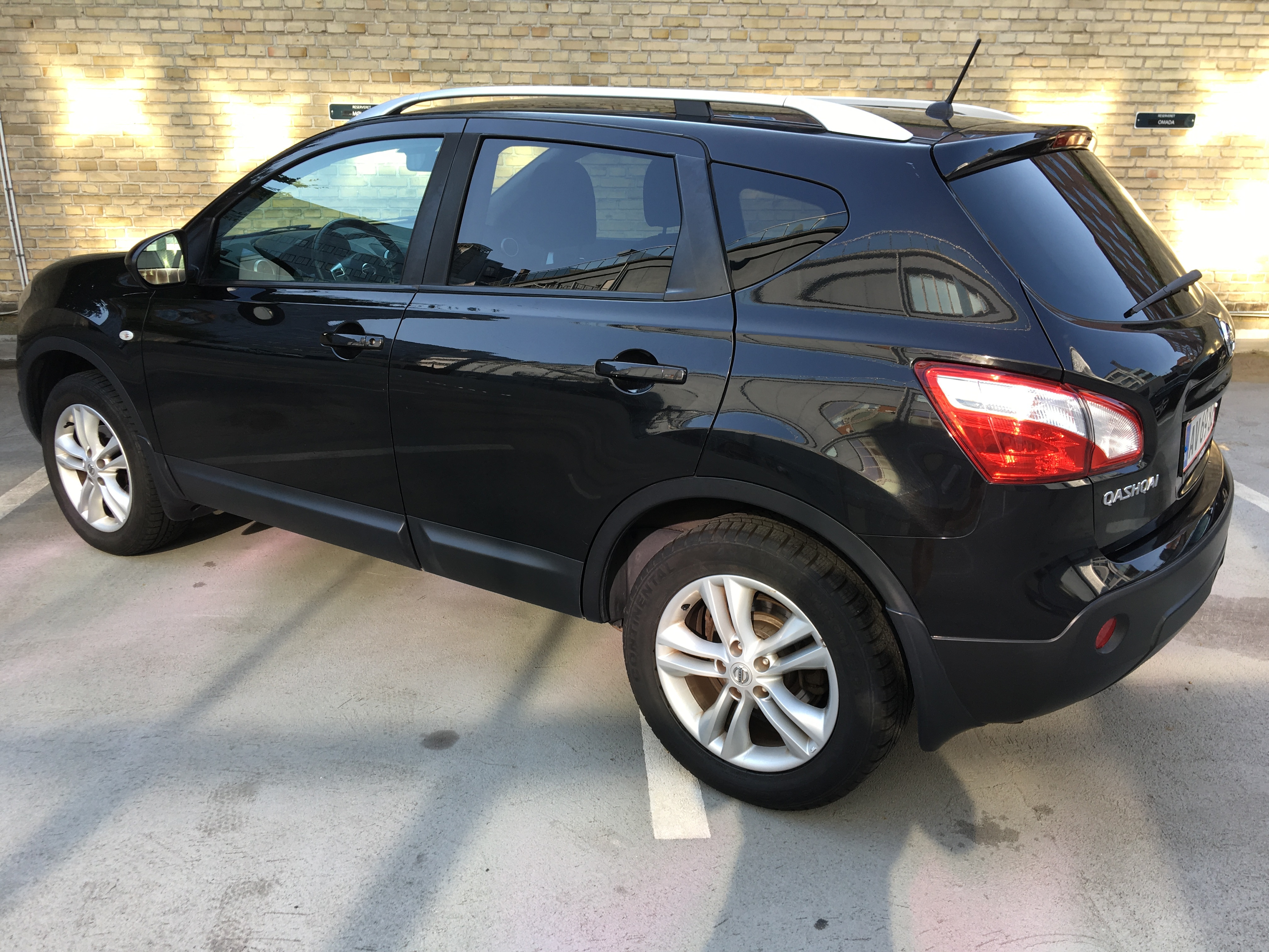 Sort Nissan Qashqai fra 2011