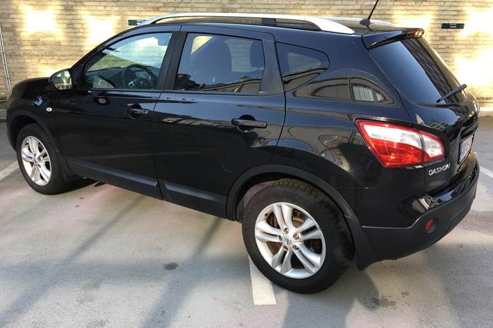 Sort Nissan Qashqai fra 2011
