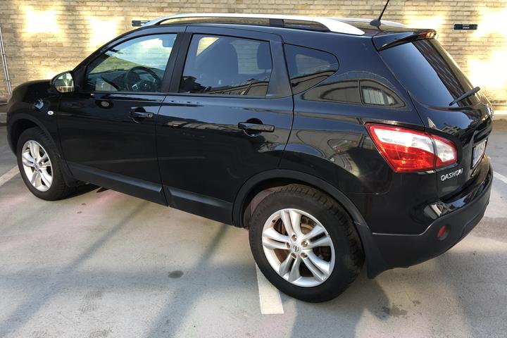 Sort Nissan Qashqai fra 2011