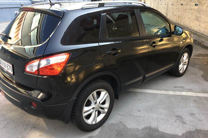 Sort Nissan Qashqai fra 2011