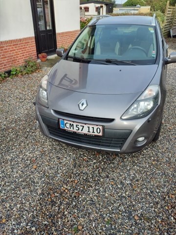 Grå Renault Clio fra 2012