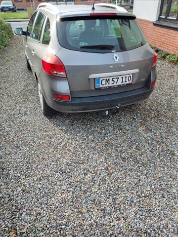 Grå Renault Clio fra 2012