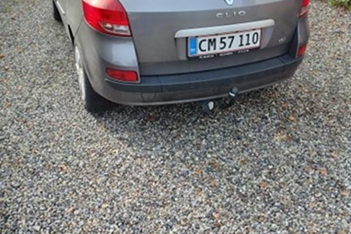 Grå Renault Clio fra 2012