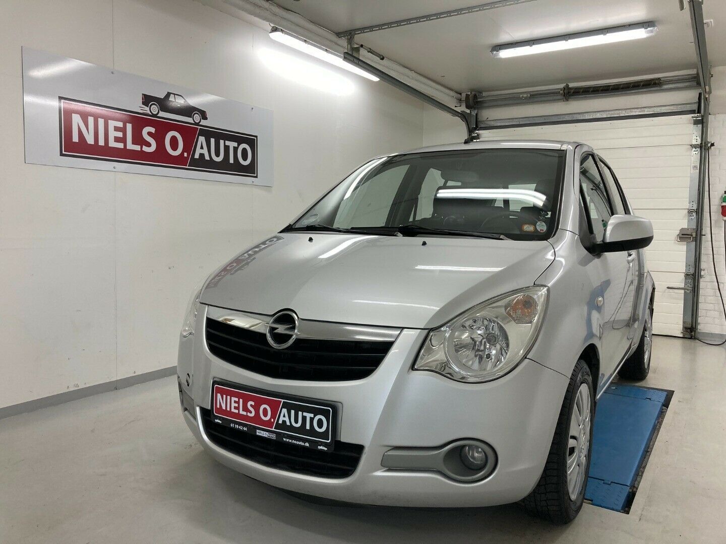 Grå Opel Agila fra 2008