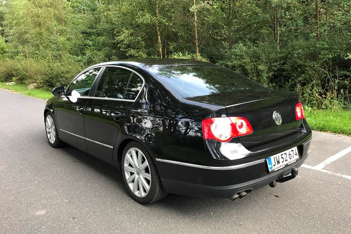 Sort VW Passat fra 2006