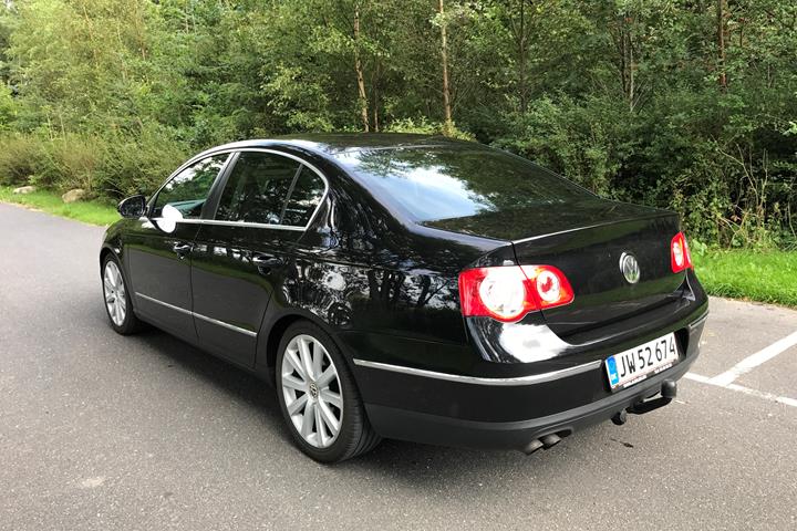 Sort VW Passat fra 2006