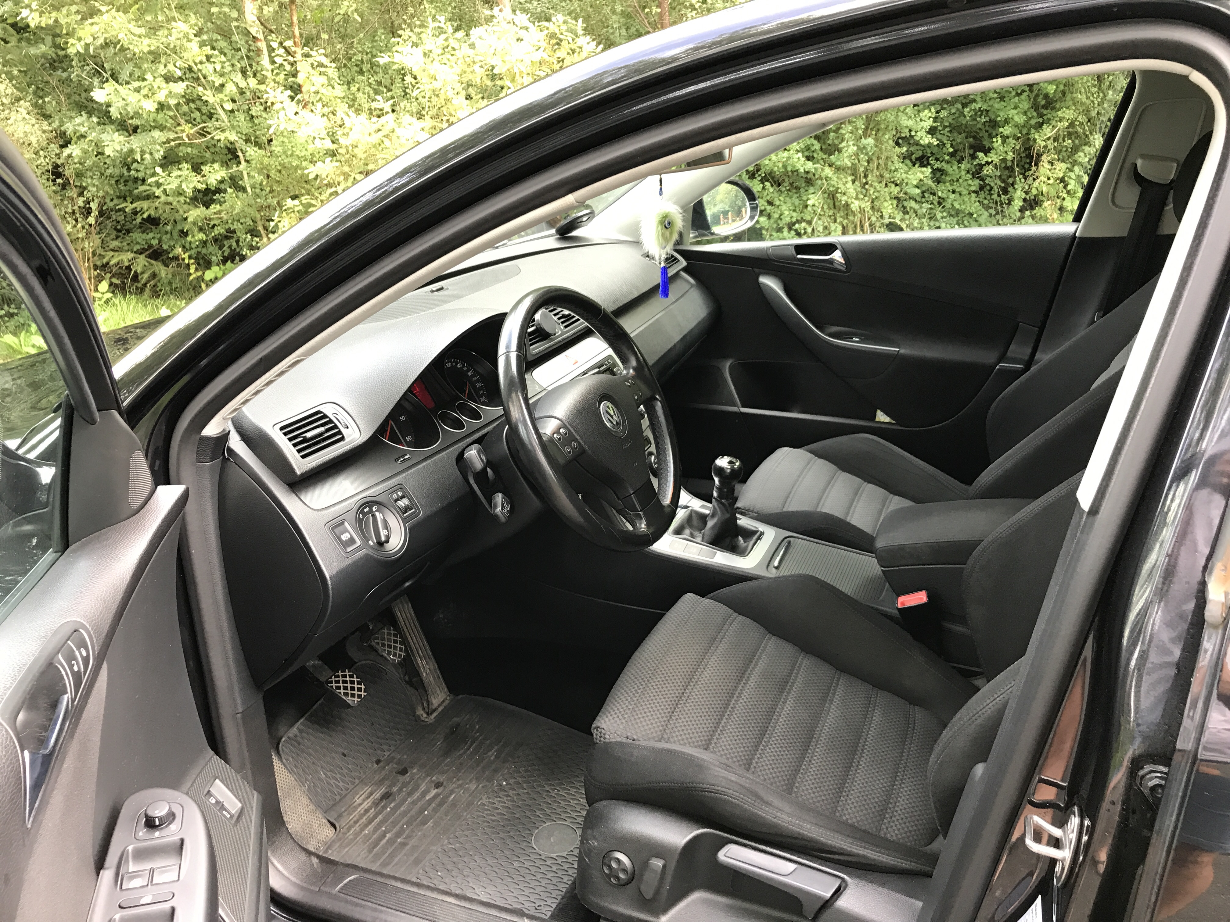Sort VW Passat fra 2006