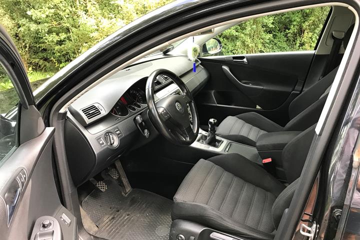 Sort VW Passat fra 2006