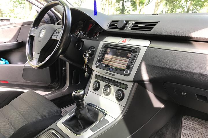 Sort VW Passat fra 2006