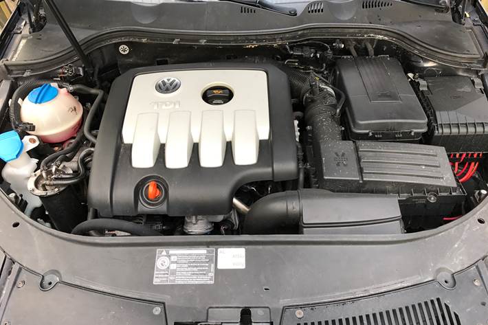 Sort VW Passat fra 2006