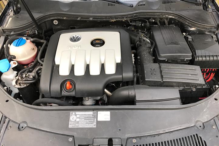Sort VW Passat fra 2006