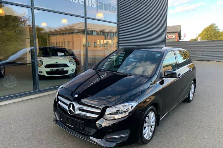 Grå Mercedes B180 fra 2015