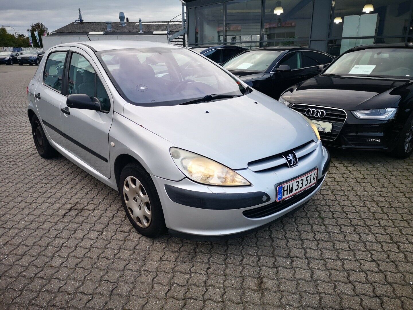 Grå Peugeot 307 fra 2004