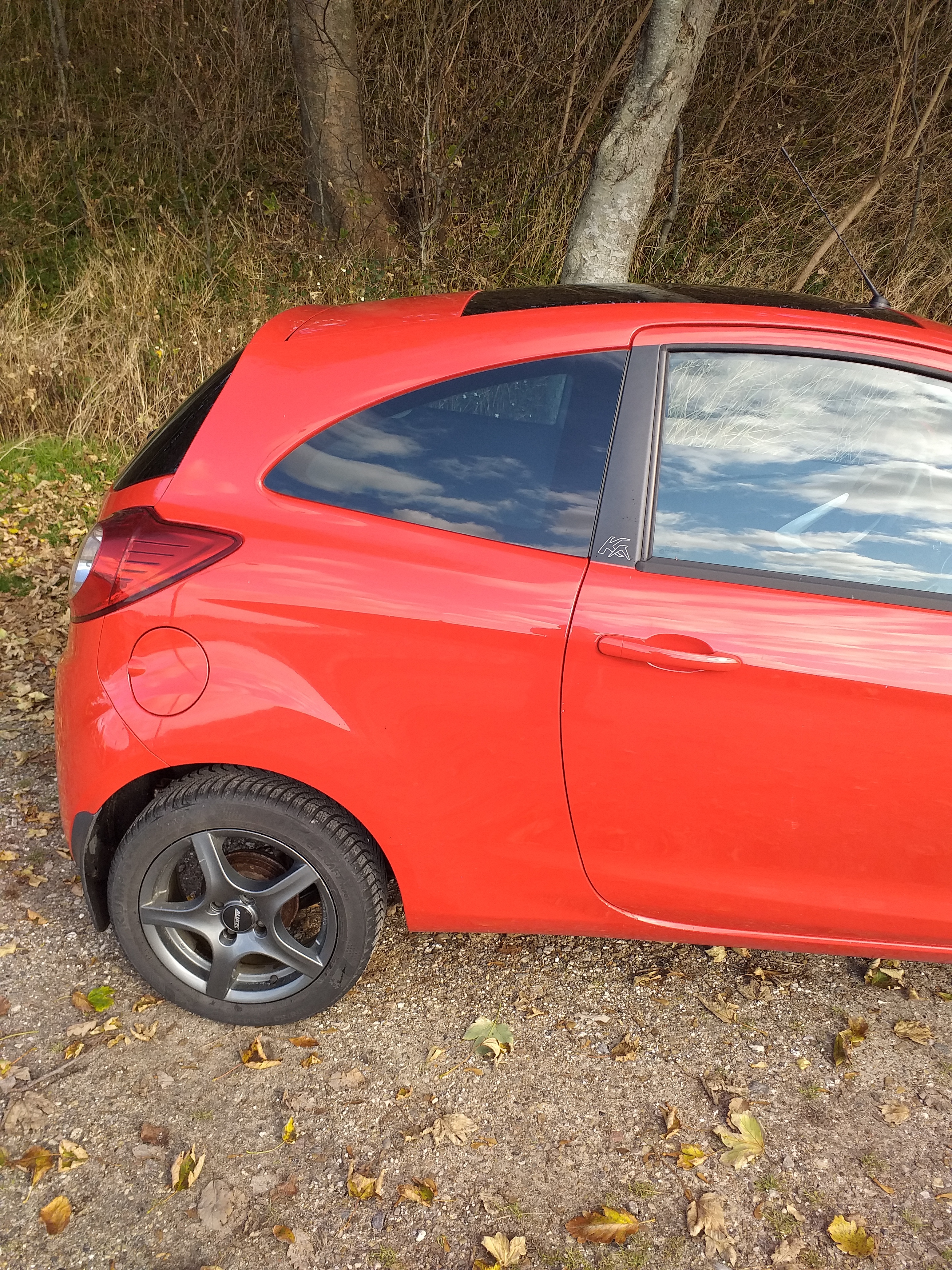 Rød Ford Ka fra 2015