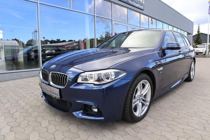 Blå BMW 530d fra 2016