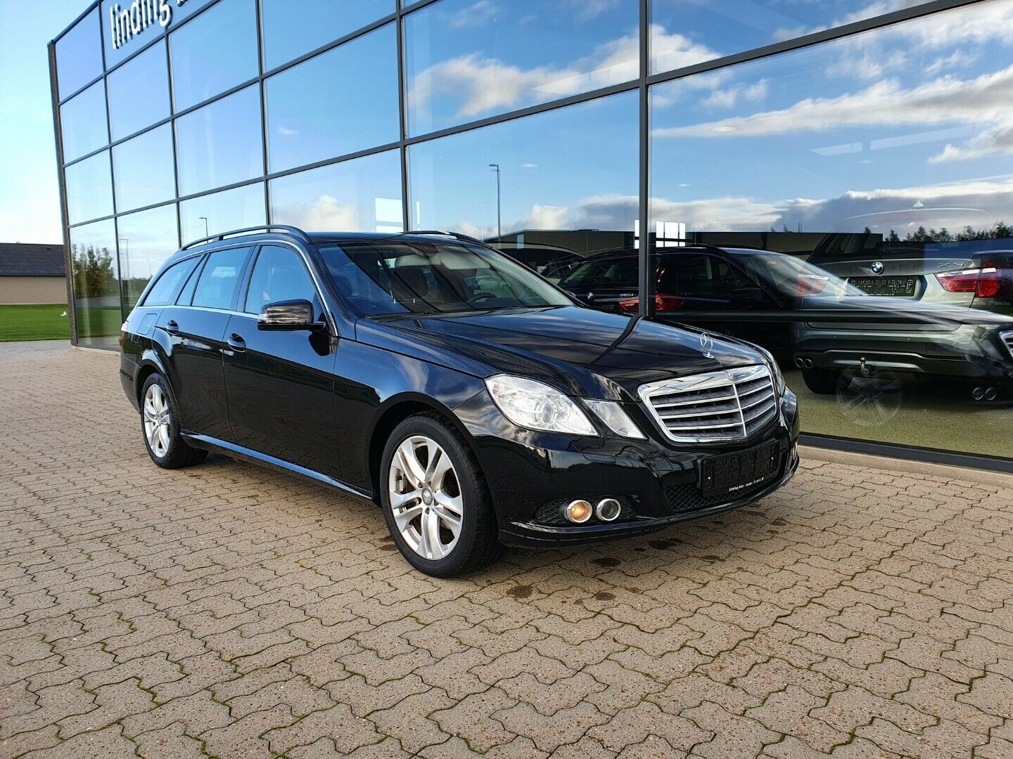 Sort Mercedes E220 fra 2010