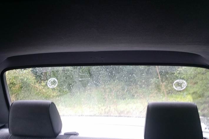 Hvid BMW 320 fra 1987