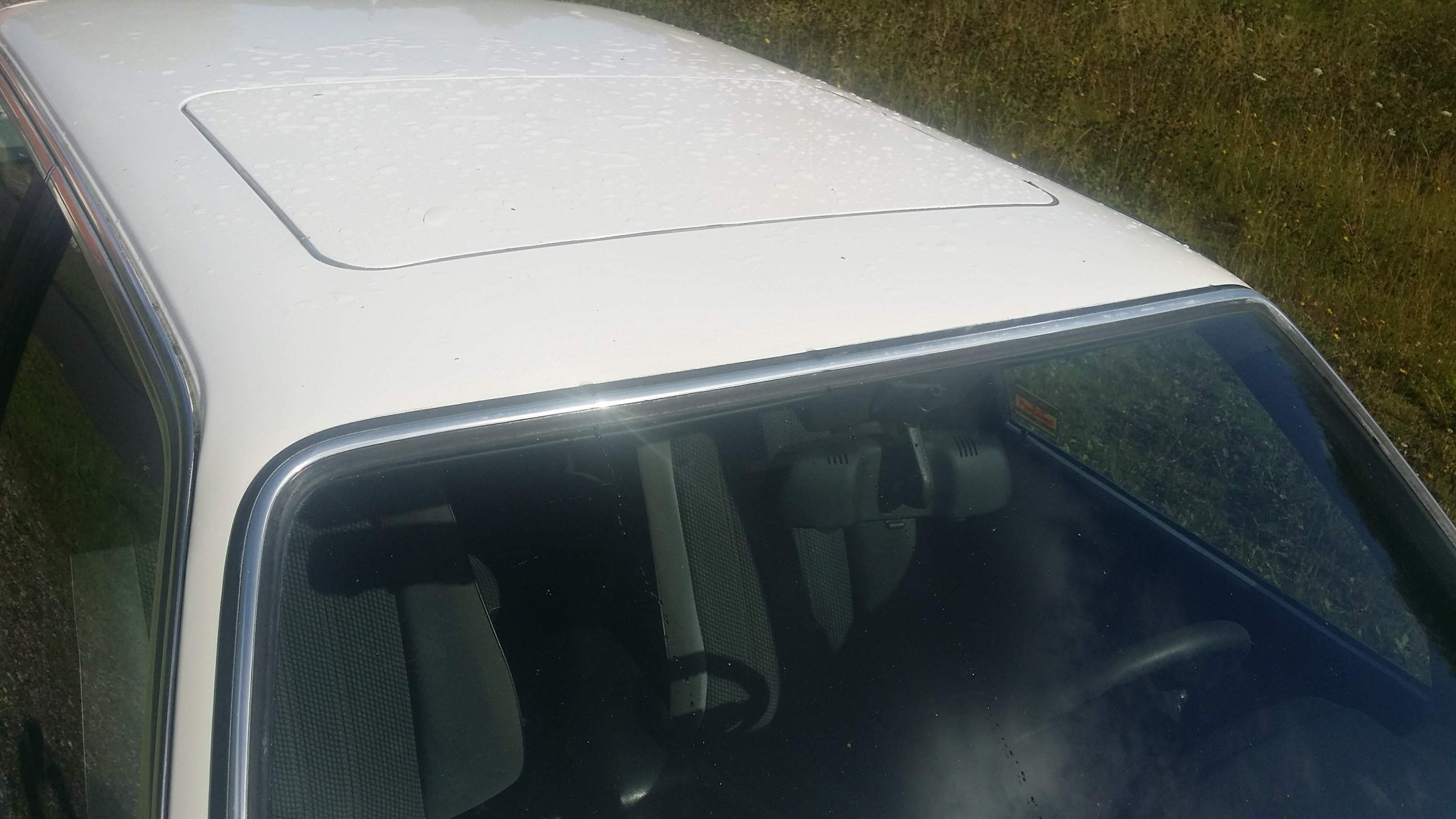 Hvid BMW 320 fra 1987