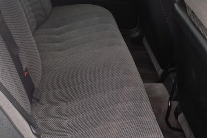 Hvid BMW 320 fra 1987