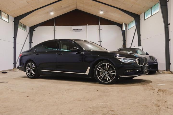 Grå BMW 750Li fra 2016
