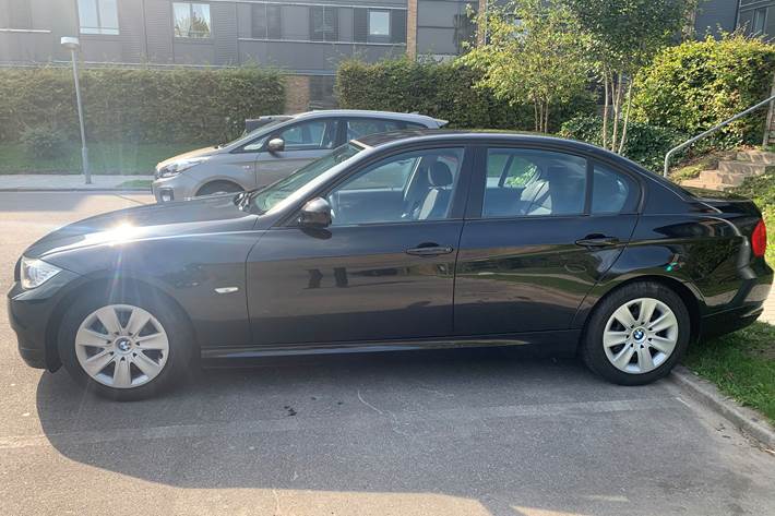 Sort BMW 320d fra 2010