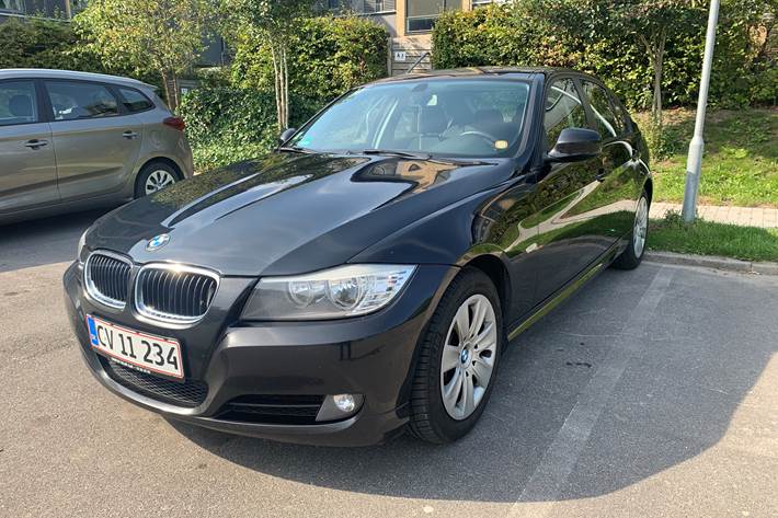 Sort BMW 320d fra 2010