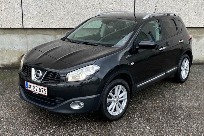 Grå Nissan Qashqai fra 2011