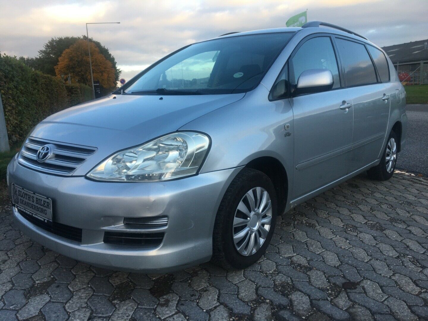 Grå Toyota Sportsvan fra 2005