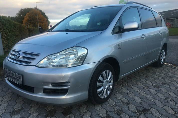 Grå Toyota Sportsvan fra 2005