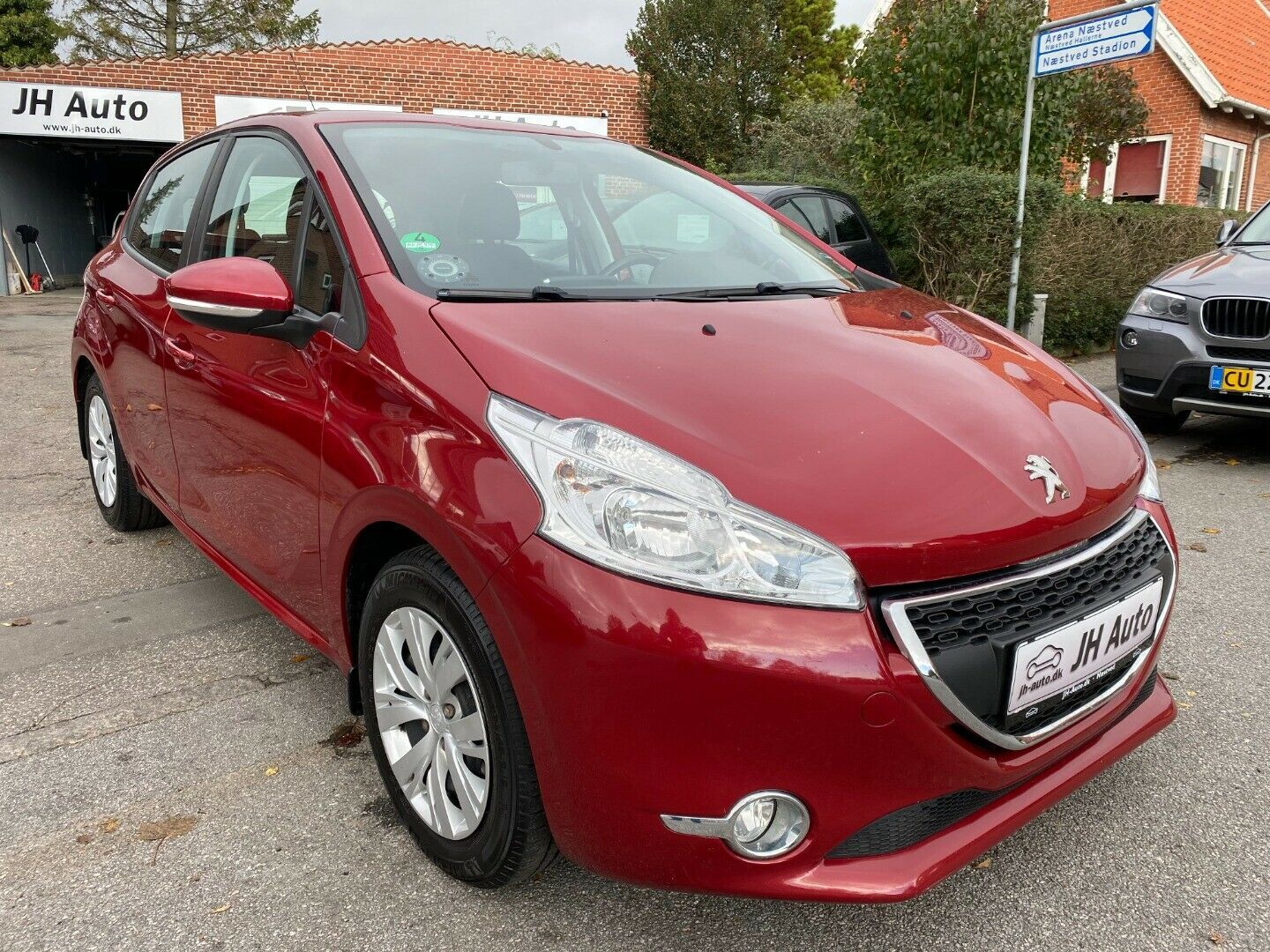 Grå Peugeot 208 fra 2012