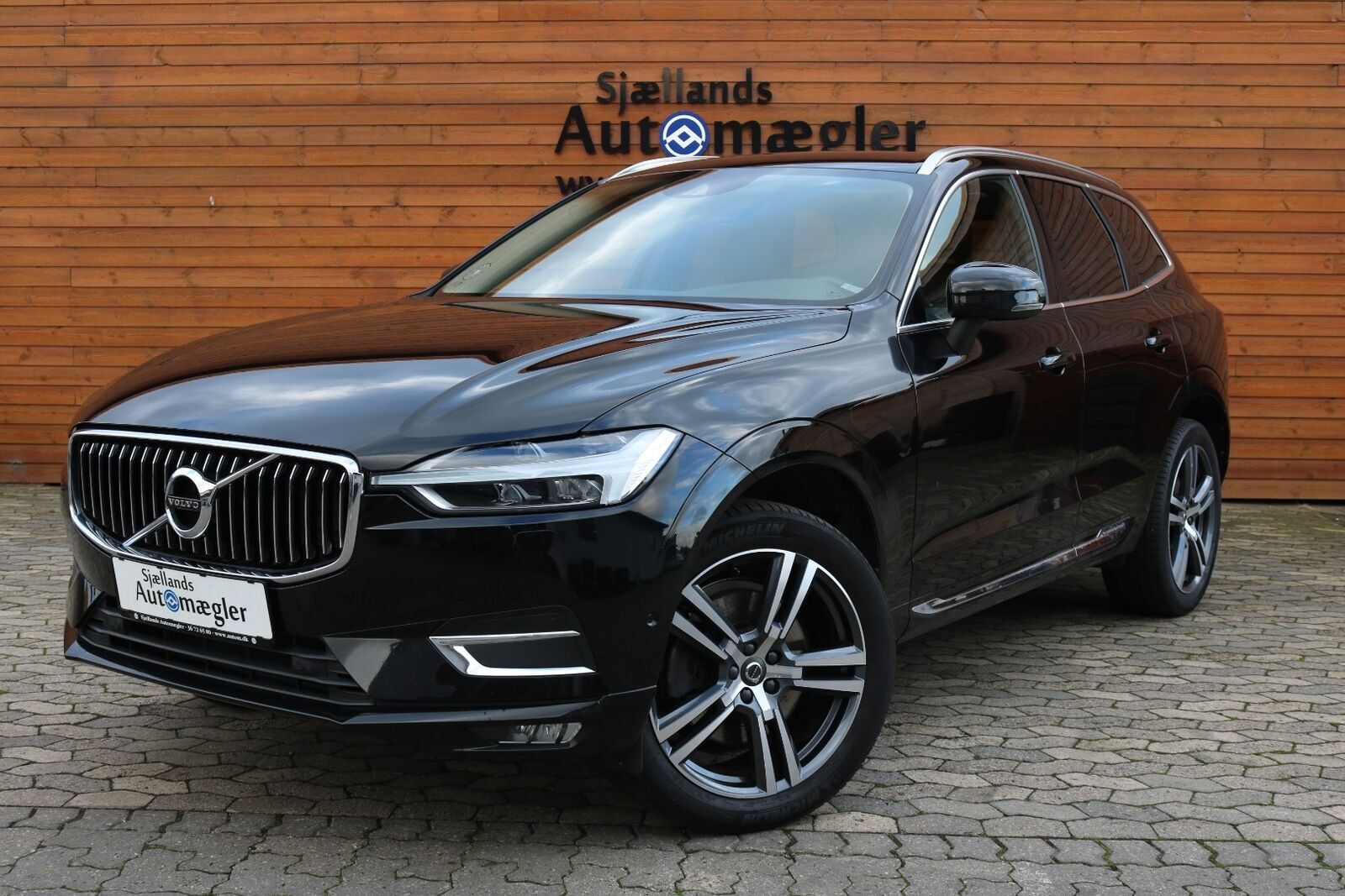 Grå Volvo XC60 fra 2018