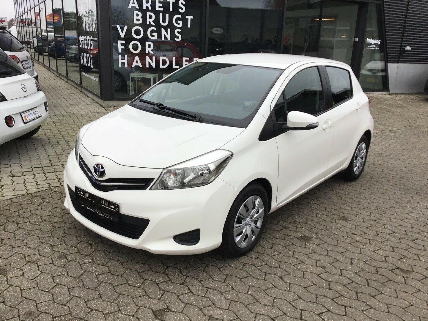 Hvid Toyota Yaris fra 2012