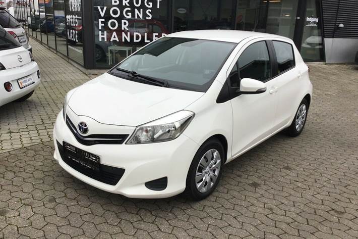 Hvid Toyota Yaris fra 2012