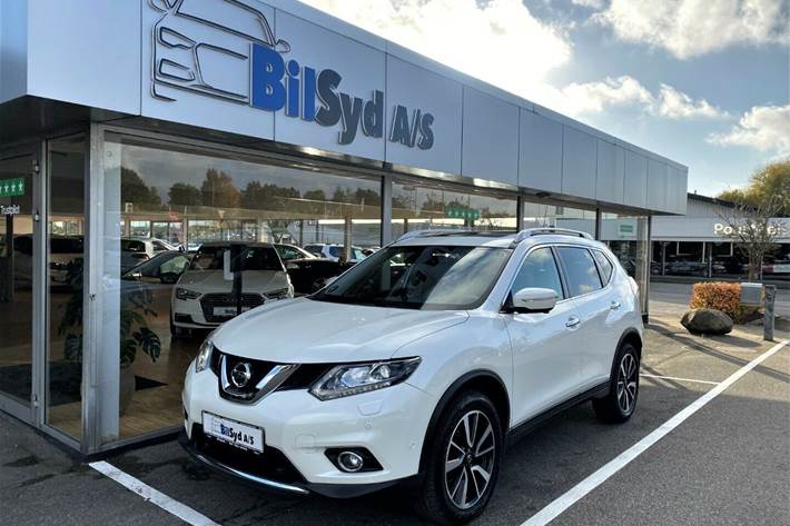 Hvid Nissan X-Trail fra 2018