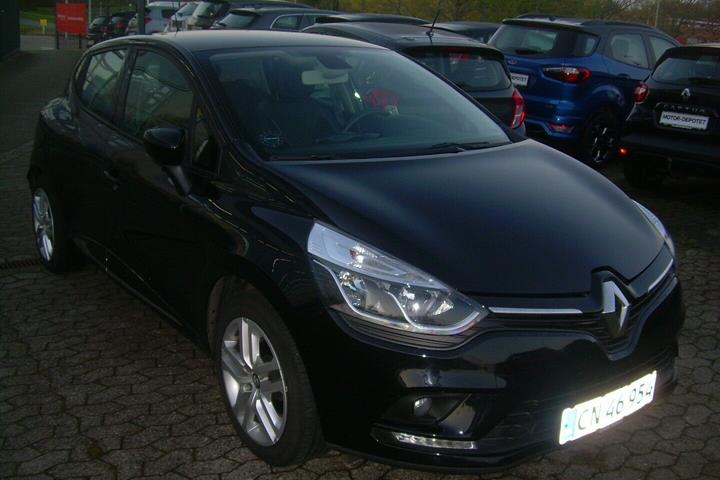 Grå Renault Clio IV fra 2019