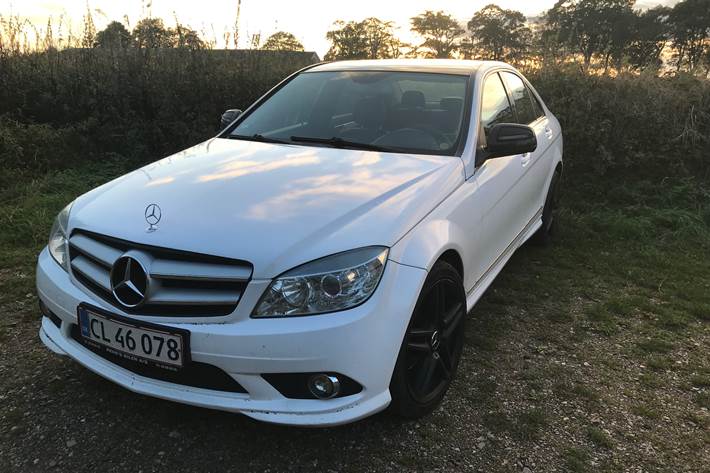 Blå Mercedes C220 d fra 2008
