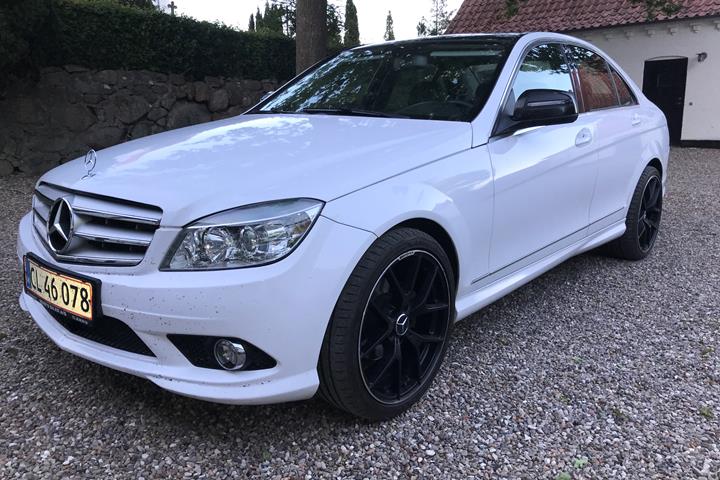 Blå Mercedes C220 d fra 2008